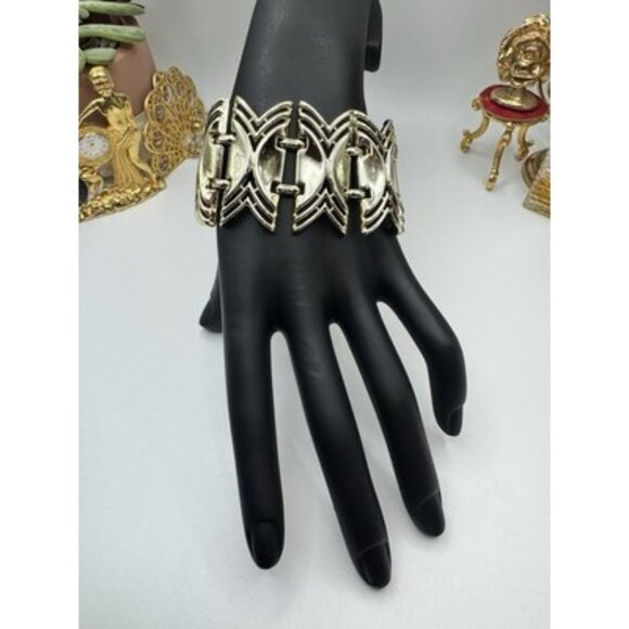 Vintage Wide Signed Coro Pegasus Gold Tone Bracelet Minimalist Design - Picture 2 of 7